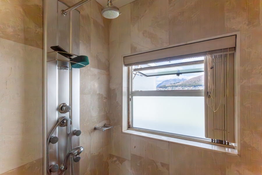 2 Bedroom Property for Sale in Mouille Point Western Cape